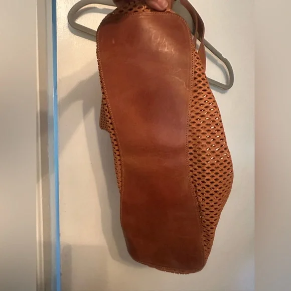 Perforated Tote Caramel Italian Mesh Leather handbag, No Label - Picture 5 of 7
